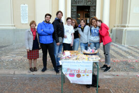 Vendita dolci in piazza: l'A.C.R. si autofinanzia (3 marzo 2019)"