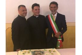 Don Dario con il Parroco mons.Ennio Bezzone e il Sindaco di Pietra Dario Valeriani"