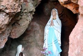 parco "Offenburg" - statue della Madonna di Lourdes e di S. Bernadette