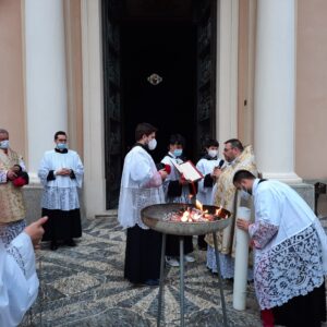 Veglia pasquale: liturgia della Luce: benedizione  del cero pasquale,