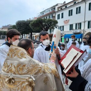 Veglia pasquale: liturgia della Luce: benedizione  del cero pasquale,