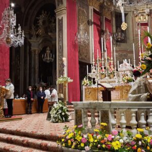 Liturgia della parola (vengono letti i brani biblici che riassumono la storia della nostra salvezza)