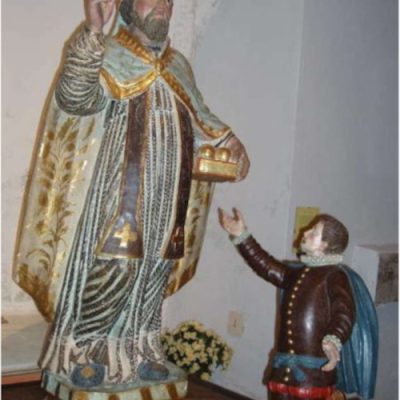 Antica statua di S. Nicolò con il Podestà ai suoi piedi nell’atto di affidargli le chiavi della Città