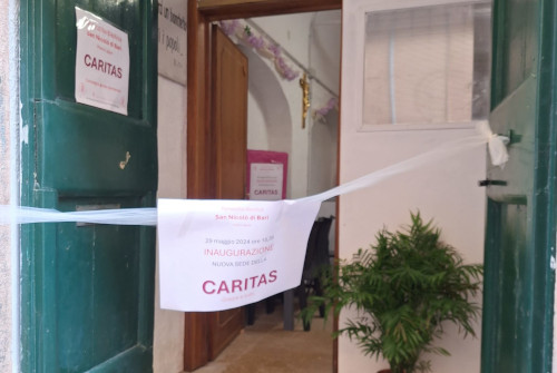 CERIMONIA PER LA RIAPERTURA DI UNA SEDE CARITAS IN PARROCCHIA